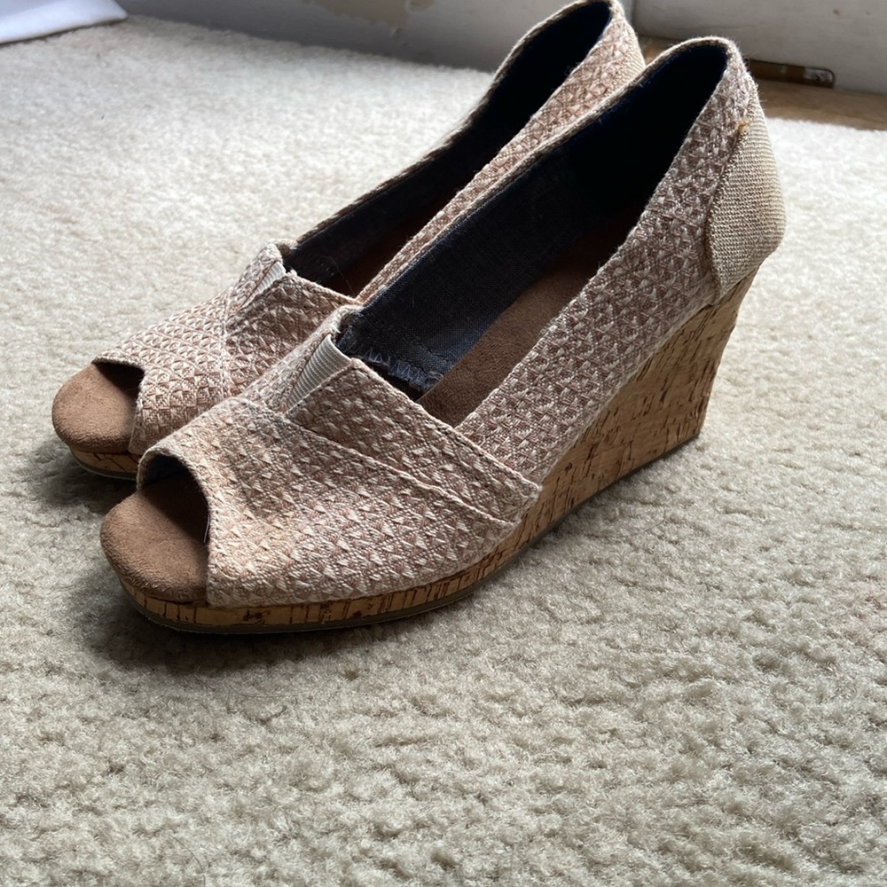 Tom’s Open Toe Wedges